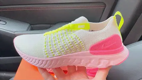 Nike React Phantom Run Flyknit 2 Volt Pink Glow shoes
