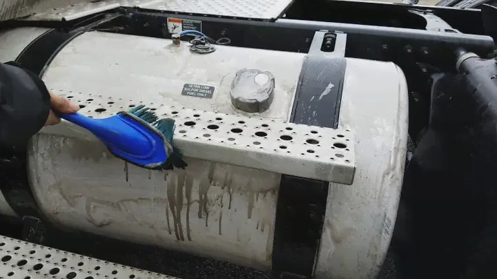 Aluminum Brightener Cleaner - Truck Wash