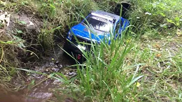 New bright Raptor Axial Scx10 cross the water