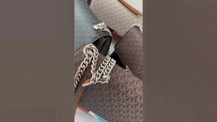 Красивые сумочки Michael Kors в разных расцветках